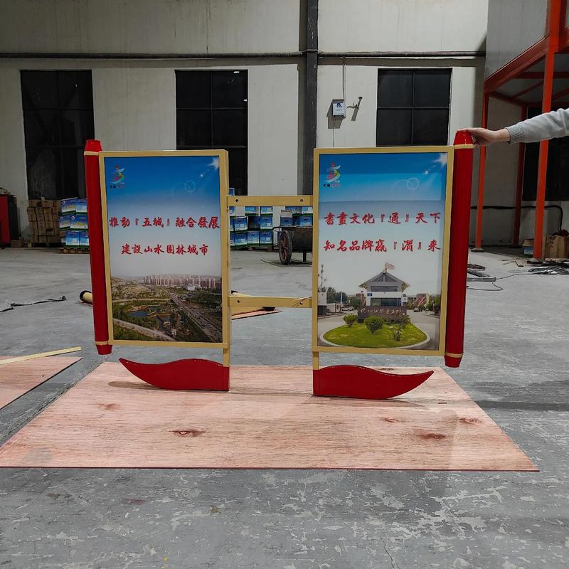 守护城市天际线 路灯杆道旗承载的文化与商业价值